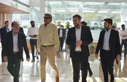 Kapil Dev unveiled North Indias First Fully Active Robot for Joint Replacement at Sarvodaya Sec 8, Faridabad